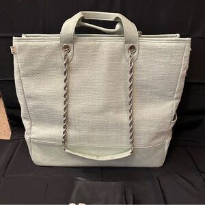 BÉIS The Everyday Tote in MATCHA — Limited Edition and Rare!